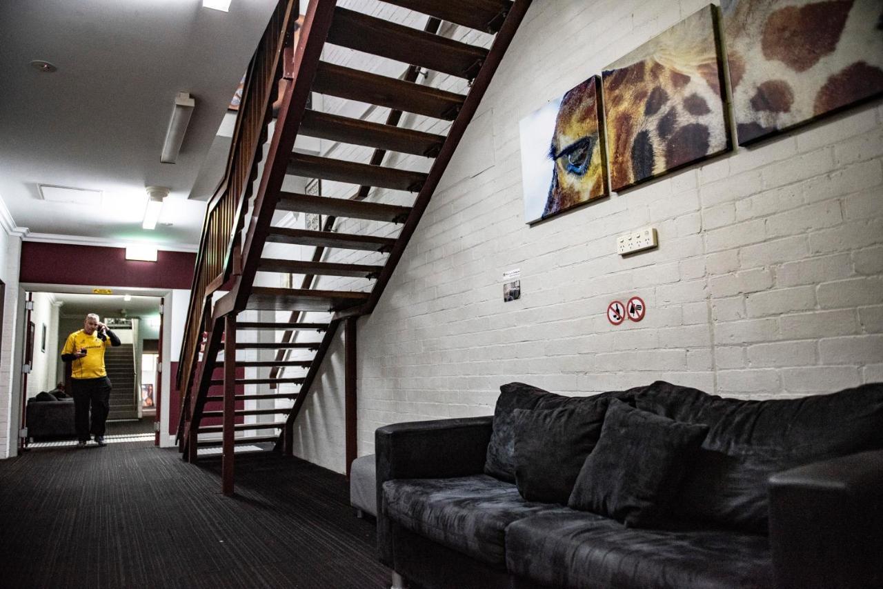 The Emperors Crown Hostel Perth Exterior photo
