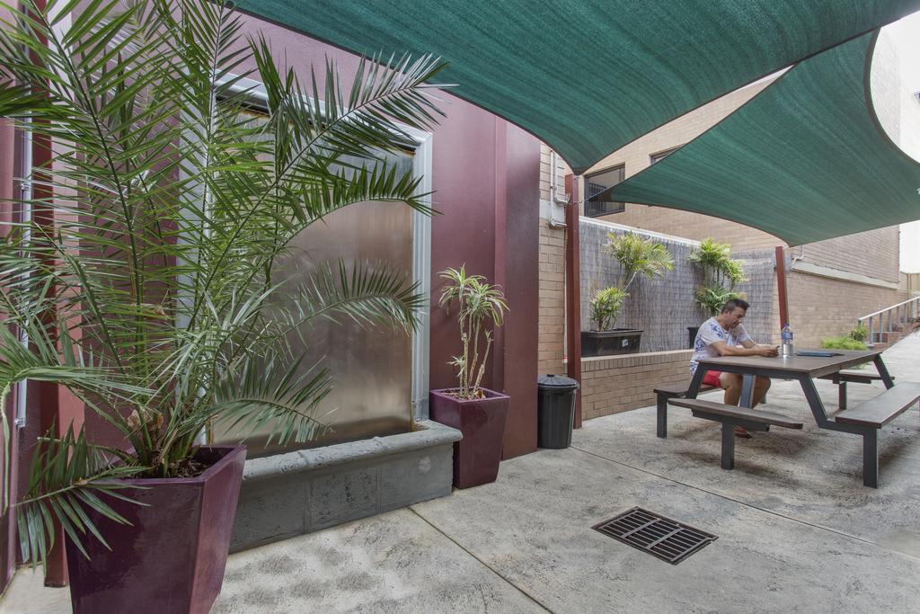 The Emperors Crown Hostel Perth Exterior photo