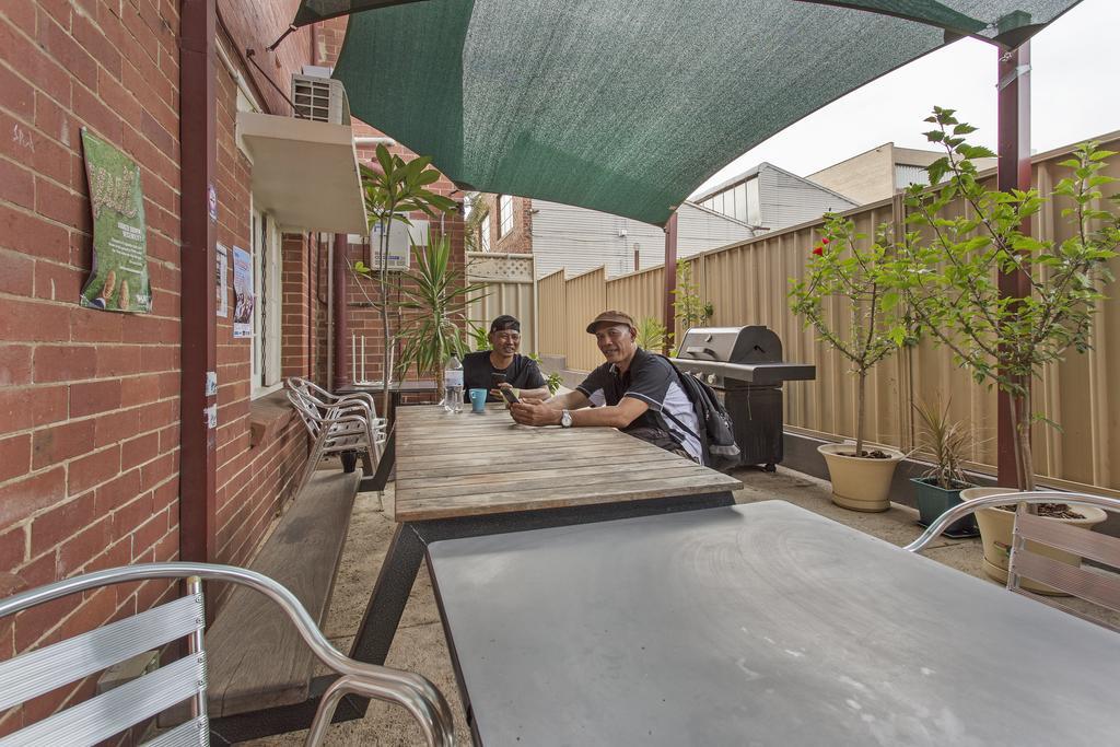 The Emperors Crown Hostel Perth Exterior photo