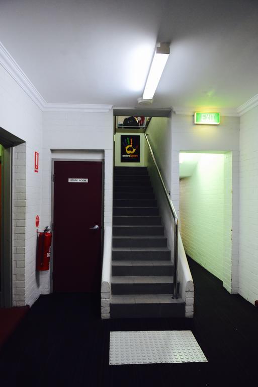 The Emperors Crown Hostel Perth Exterior photo