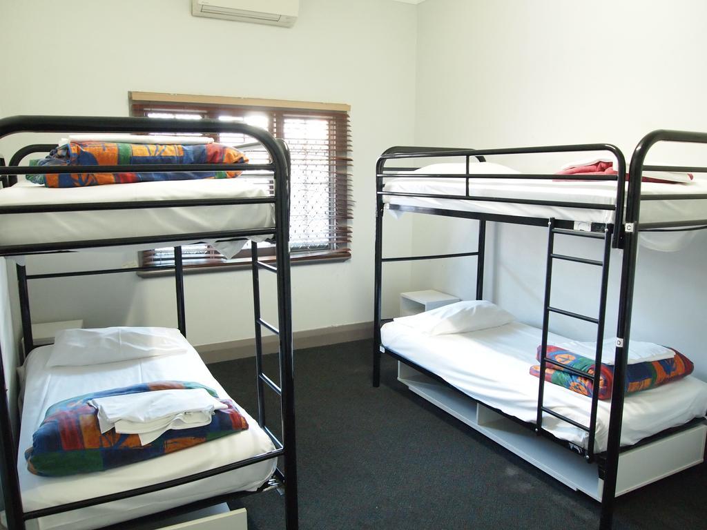 The Emperors Crown Hostel Perth Room photo