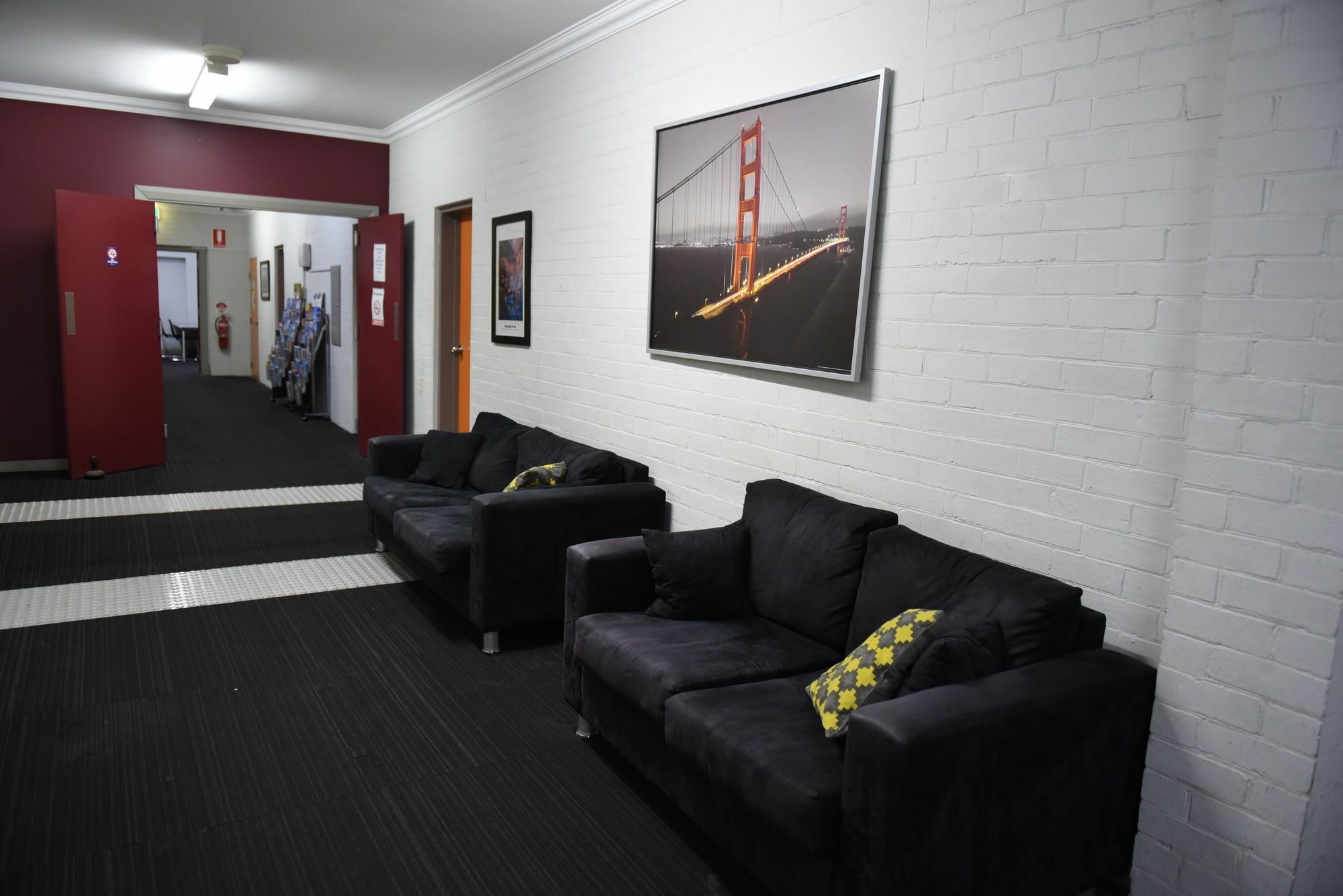 The Emperors Crown Hostel Perth Exterior photo